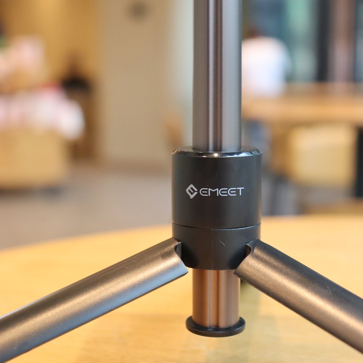 EMEET_Official's tweet image. 🚀Experience live streaming easier than ever.
To be that professional streamer, all you need is no more than an #EMEET #StreamCamOne and a mobile phone. That's ALL!!!
Enjoy Pre-Sale Exclusive Offers:
✅$1=$50 OFF
✅Buy 3 get 3 free tripods
Grab one NOW👇
emeet.com/products/emeet…