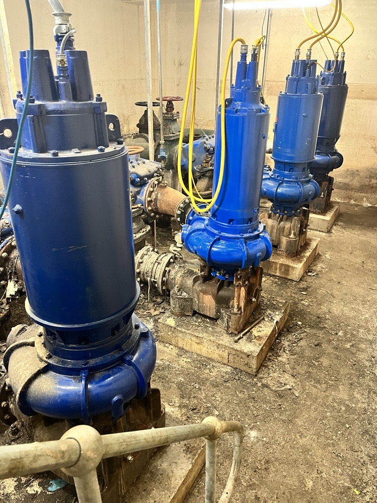 FluidHandIntl's tweet photo. @DwrCymru is collaborating with @_Riventa to test the efficiency of 424 wastewater pumps at 132 treatment works as part of its commitment to achieving net-zero greenhouse gas emissions by 2040.
https://t.co/52oOM35xLA
#fluidhandling #pumps #waterindustry https://t.co/MVtpUxiKxS