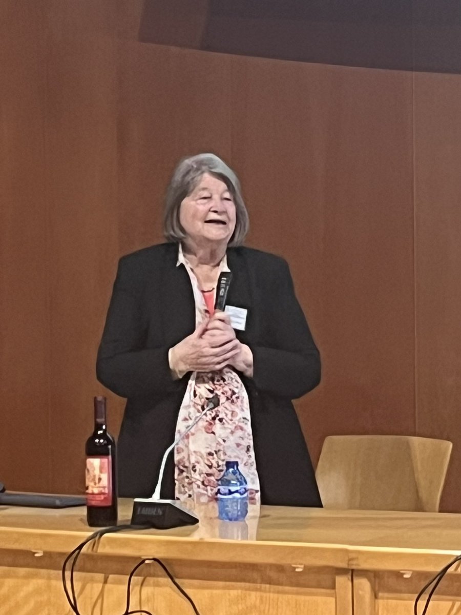 GIRTraduvino's tweet photo. ¡Estamos escuchando a la gran Christiane Nord! 😱
No decimos más…
#traduccion #VCILVVT https://t.co/ZimUfYlZCl