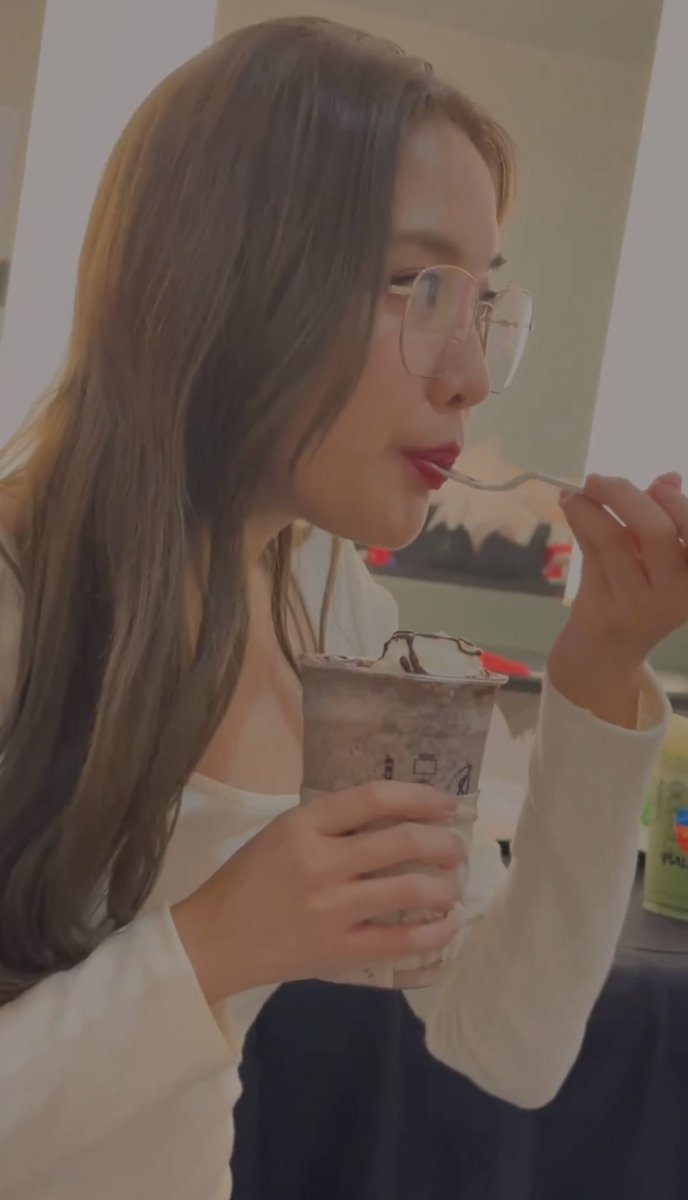 blueykrs's tweet photo. freen in specs will be the death of me https://t.co/AZRz50z8I3