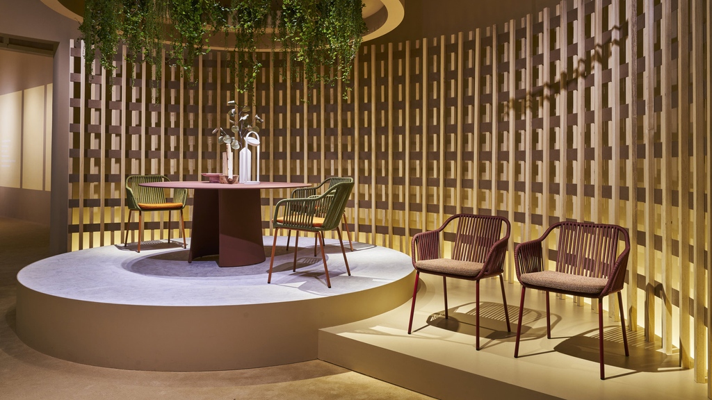 iSaloniofficial's tweet photo. #SalonedelMobile2023 showcases sustainability in various ways. The event focuses on the origin of materials, unique fittings that can be removed and reused, innovative production techniques and items developed with a circular approach.

More here: https://t.co/3uTytnuue2 https://t.co/Wqdi5fIeCs
