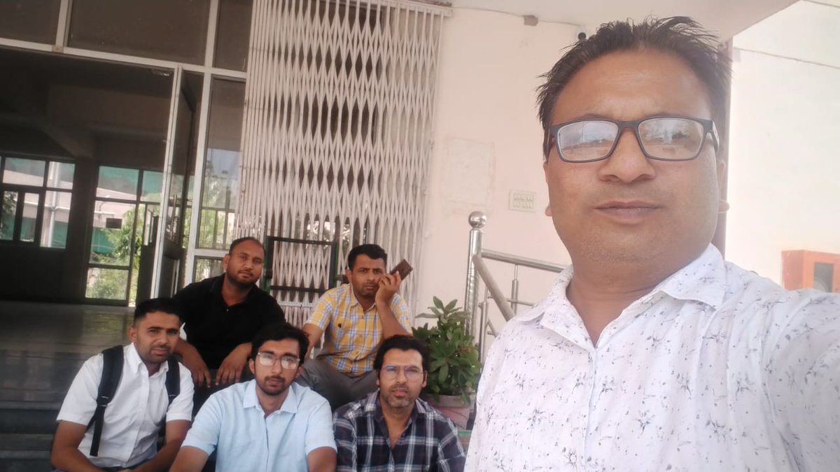 vivek_sharma97's tweet photo. बहुत बहुत धन्यवाद @TheUpenYadav @akrepaswal जी @gopal_dilsey जी @PIYOOSH_THORI जी एंड #बीकानेर_टीम आपके सहयोग से सभी 1378 ओनली काउंसलिंग वालो का लेटर जयपुर पहुंच गया है अब जयपुर टीम तैयार हो जाओ !
@TheSunilBci @sunilkumarsmu @swatiCh13197695 @drsrmenaria @KartikJSK @DRJ9714 https://t.co/4V009Eo1ZK