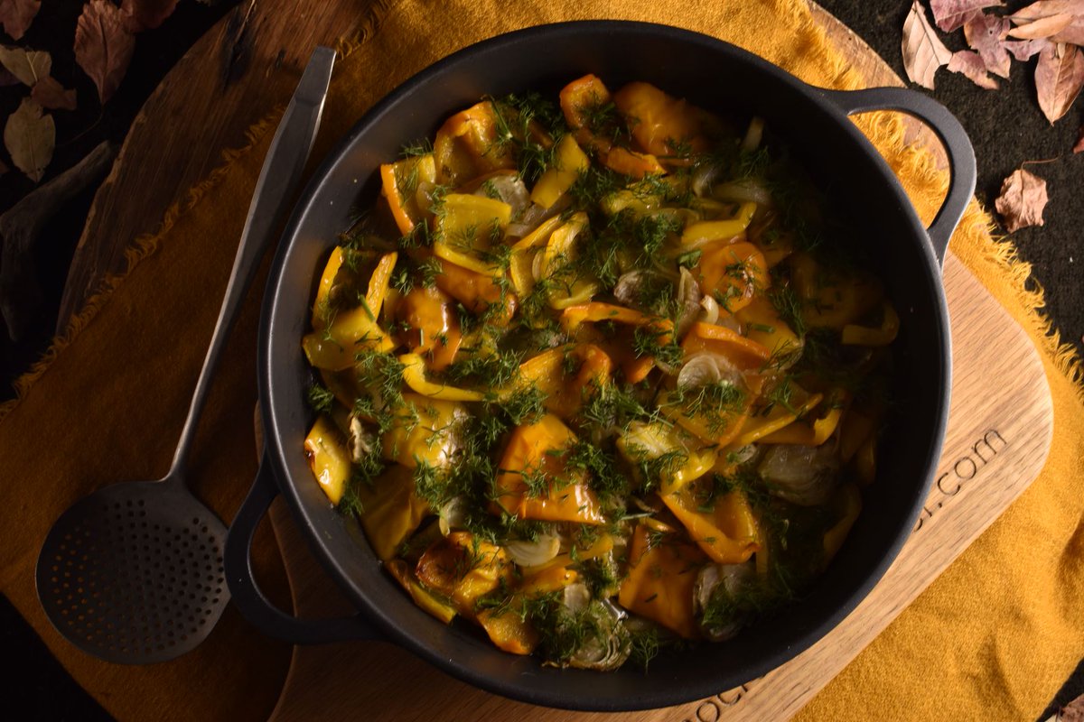 Un excellent #accompagnement de #poisson #grillé
#Jaunes et #oranges #poivrons #rôtis avec #ail #frais et #fenouils (coût seulement 2E pp)
Apprenez à le préparer⬇️
democraticgourmet.com/fr/roasted-yel…
#recette #cuisine #cuisiner #nourriture #manger