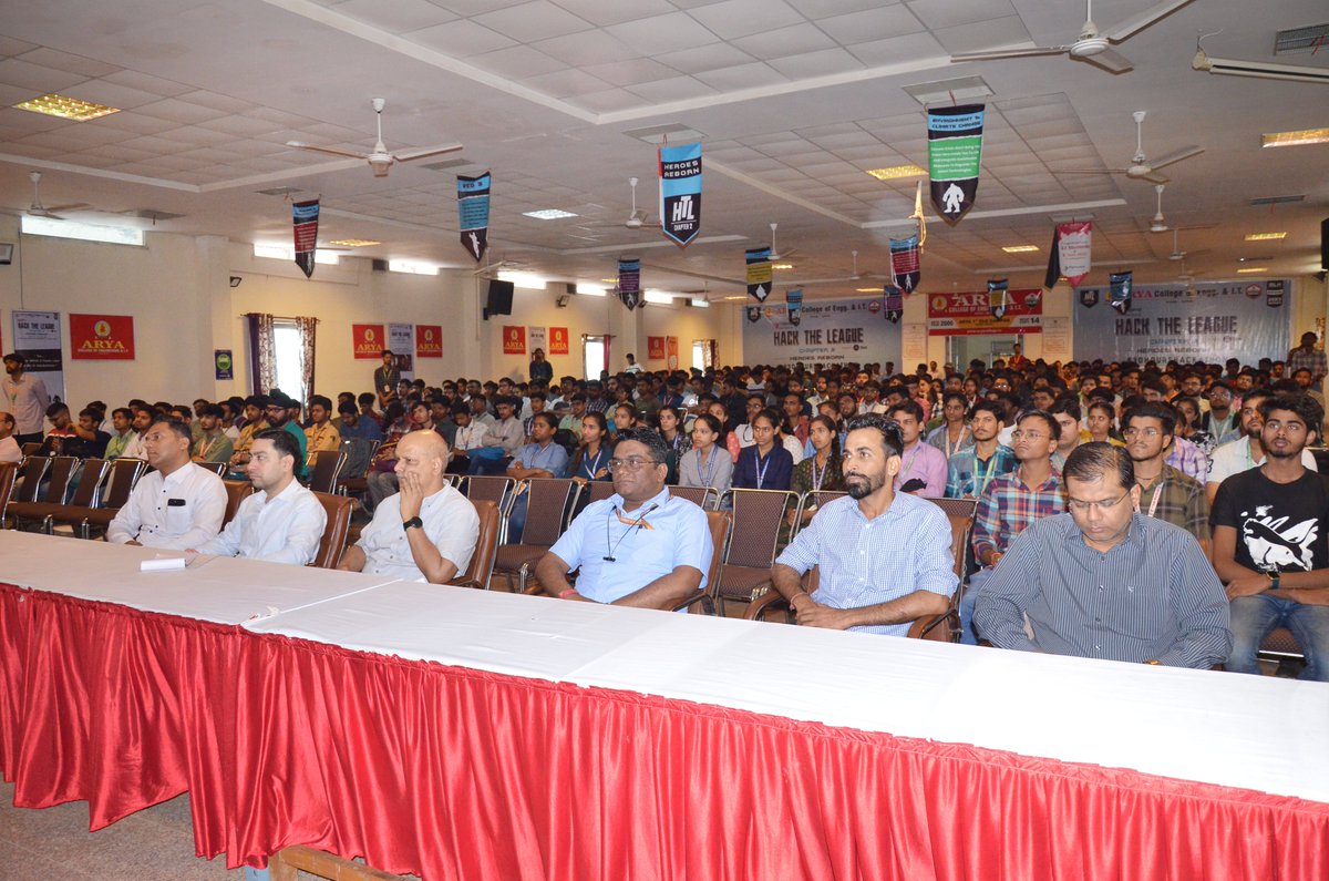aryacolleges's tweet photo. #AryaCollege, Jaipur Organized a #CareerCounselling & #GuidanceSession on Future Scope in #IndianAirForce on 26th April, 2023 at #Arya1stoldcampus. Squadron Leader Mr. Amijeet Kumar guided & aware the students regarding Jobs and Career Opportunities available in Indian Air Force. https://t.co/pCupOH5u2A