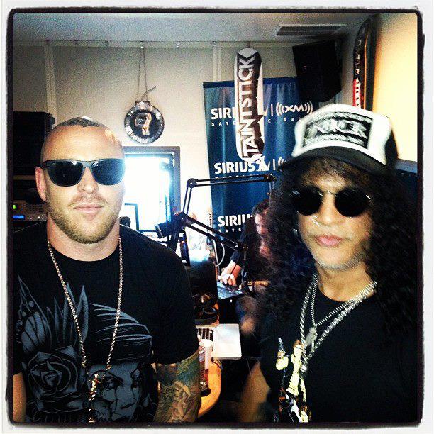 slashteamitalia's tweet photo. Today 10 years ago Slash at the #jasonellis Show at #siriusfm #slash #gunsnroses #velvetrevolver #snakepit #myleskennedy @slash #slashfeatmyleskennedyandtheconspirators #conspirators 📸 Owners https://t.co/xksz6Uz21a