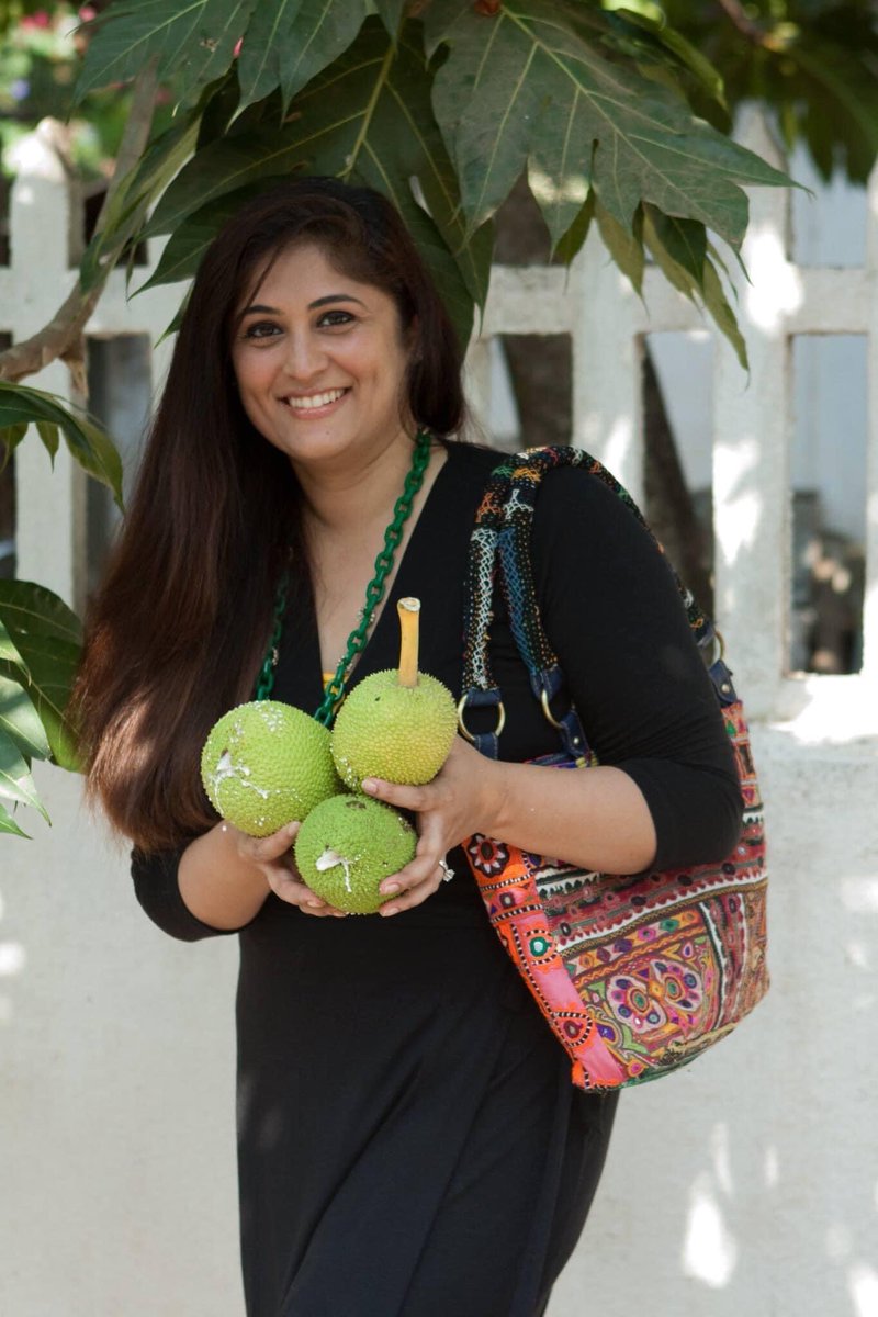 Tara_Deshpande's tweet photo. Looks like jackfruit I’m holding yes? But it’s not. It’s breadfruit also known as videshi fanas. Have you ever eaten this? It is so delicious! https://t.co/YEi1Bxshrv