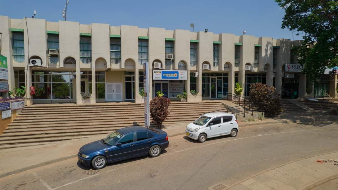 Banks , SME's, and Consultancy firms, this is for you! Centre House Arcade is located in City Centre, Lilongwe. 

To view the spaces available for letting contact :
 Rhemont Ngwira  - 0888 503 679/ 0993 503 679
George Kalino- 0999 337 800/ 0880 877 700
#mpicoplc