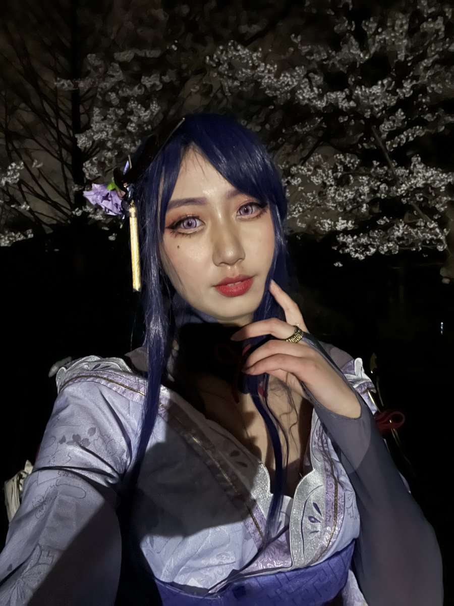 cyainnie's tweet photo. Before vs after 😂 
First time wearing #RaidenShogun wig and outfit by @dokidokicostume to a #cosplay shoot! The wig was so heavy and I didn’t pin enough, it completely fell off by the end of the shoot 😅 #oopsie
.
#animecosplay #GenshinImapct #genshincosplay #unexpected #funny https://t.co/rDf6vqFCpn