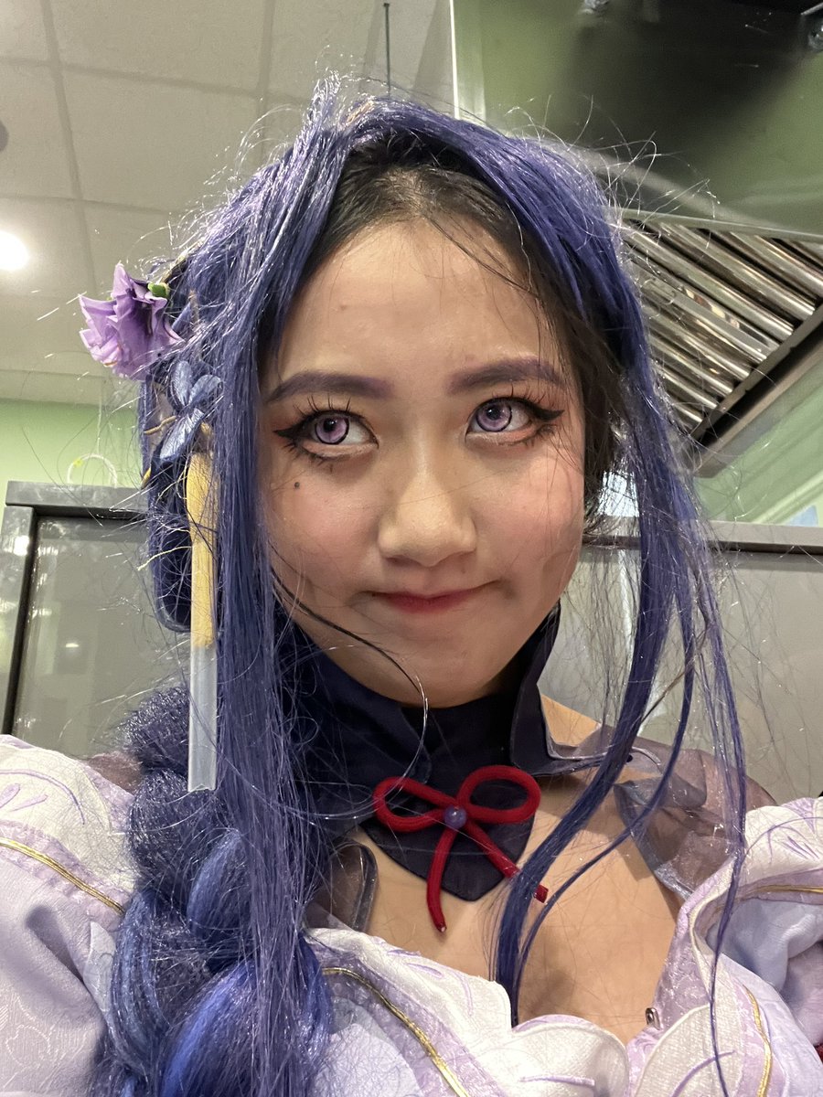 cyainnie's tweet photo. Before vs after 😂 
First time wearing #RaidenShogun wig and outfit by @dokidokicostume to a #cosplay shoot! The wig was so heavy and I didn’t pin enough, it completely fell off by the end of the shoot 😅 #oopsie
.
#animecosplay #GenshinImapct #genshincosplay #unexpected #funny https://t.co/rDf6vqFCpn