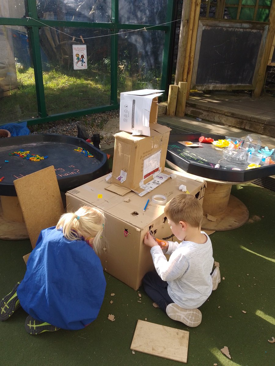 BeethamSchool's tweet photo. Give EYFS a big box and they'll make a castle! https://t.co/aceO1UcDMo