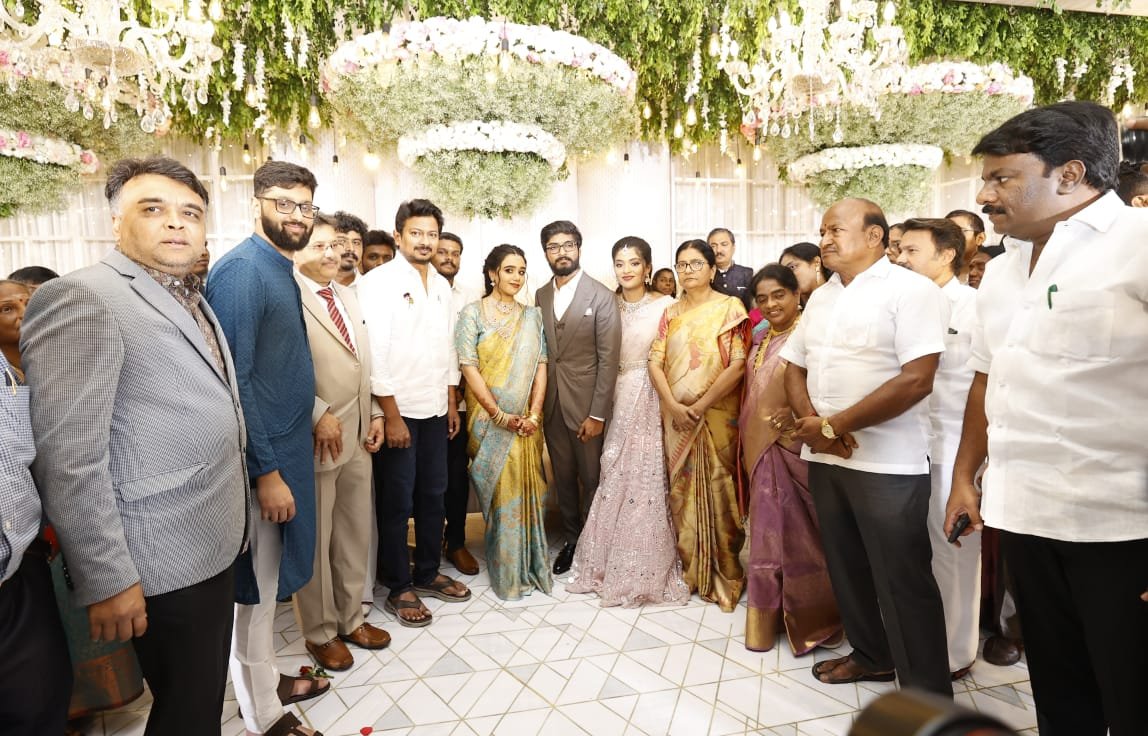 Udhaystalin's tweet photo. கழக சிறுபான்மையினர் நல உரிமைப் பிரிவின் செயலாளராகவும் - சிறுபான்மையினர் நல ஆணையத்தின் துணைத்தலைவராகவும் சிறப்புற பணியாற்றி மறைந்த அன்பு அண்ணன் டாக்டர் மஸ்தான் அவர்களுடைய புதல்வர் டாக்டர் ஹாரிஸ் ஷாநவாஸ் - நாஃபிஷா அலீம் இணையரின் திருமண வரவேற்பு விழாவில் பங்கேற்றோம். மணமக்கள் கழகமும் சமூகநீதியும் போல் பல்லாண்டு வாழ்க.