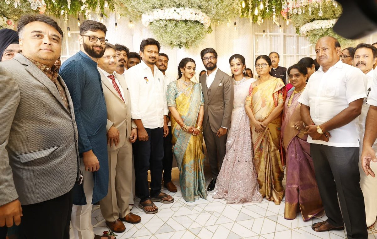 Udhaystalin's tweet photo. கழக சிறுபான்மையினர் நல உரிமைப் பிரிவின் செயலாளராகவும் - சிறுபான்மையினர் நல ஆணையத்தின் துணைத்தலைவராகவும் சிறப்புற பணியாற்றி மறைந்த அன்பு அண்ணன் டாக்டர் மஸ்தான் அவர்களுடைய புதல்வர் டாக்டர் ஹாரிஸ் ஷாநவாஸ் - நாஃபிஷா அலீம் இணையரின் திருமண வரவேற்பு விழாவில் பங்கேற்றோம். மணமக்கள் கழகமும் சமூகநீதியும் போல் பல்லாண்டு வாழ்க.
