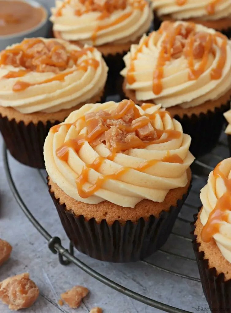 BakingExplorer's tweet photo. These Salted Caramel Cupcakes are a salted caramel explosion! They're a light brown sugar cupcake, filled with salted caramel sauce, topped with salted caramel buttercream. Get the recipe here: https://t.co/SyiLDRMgTF https://t.co/CfG2nfllJa