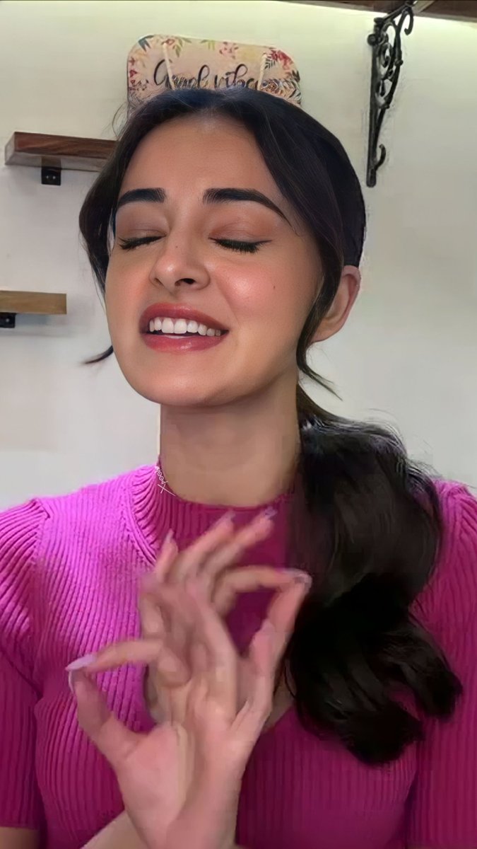 Xp๏๏l on Twitter "𝙄𝙩'𝙨 𝙩𝙤𝙤 𝙗𝙞𝙜,𝙄𝙣𝙨𝙚𝙧𝙩 𝙨𝙡𝙤𝙬𝙡𝙮 AnanyaPandeyxpool 