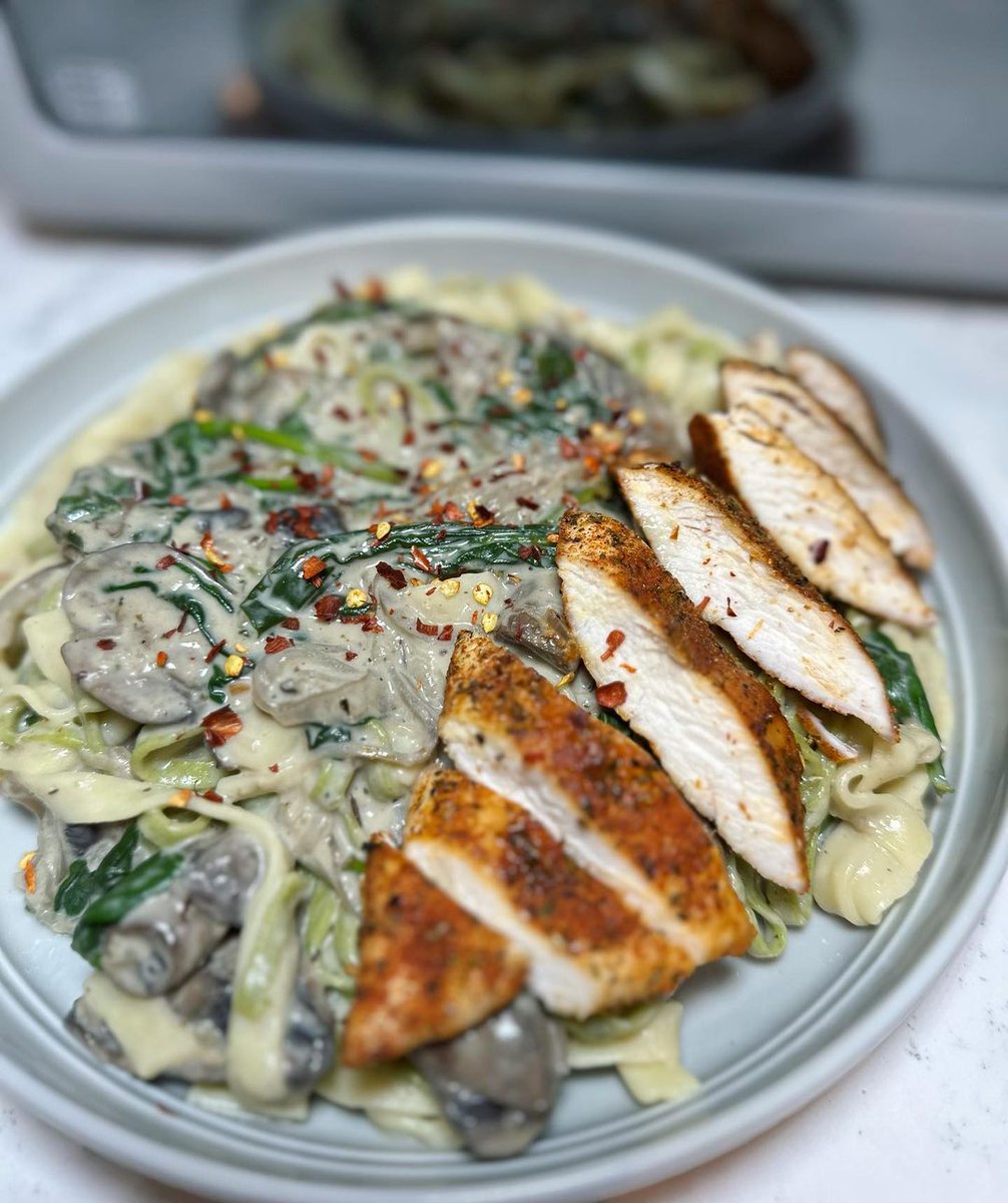 Cream isn’t just for baking!

Take a look at this spinach pasta made with #Elmlea Single by Slimming Friendly Meals (IG) .

Delicious, isn’t it?

#dinnerrecipes #simplemeals #pasta