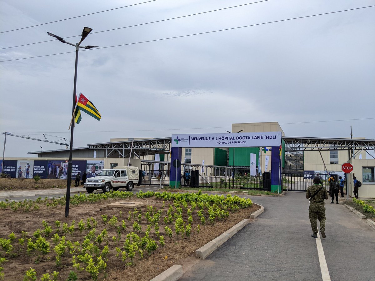 RT @RolandeAziaka: #EcoConscienceTV #ODD3 #Togo
En place pour la couverture de l'inauguration officielle par le Chef de l'Etat Faure Essozimna Gnassingbé, du nouvel Hôpital de référence du Togo, DOCTA LAFIÈ (HLD)
Hôpital de Niveau 4, répondant à l'ODD3 d…
