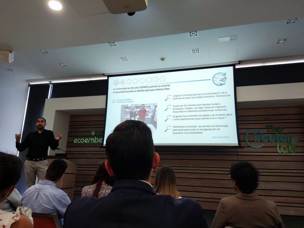 D_Ceniceros_'s tweet photo. Qué bueno es volver a vernos las caras y más en una edición presencial! Hoy en @TheCircularLab tenemos la 50 edición del Workshop del #ObservatorioDelEnvaseDelFuturo una colaboración de @ecoembes y @ainiatecnologia Escuchando atentos a @alvarofuchu https://t.co/ufACQ4Vbee