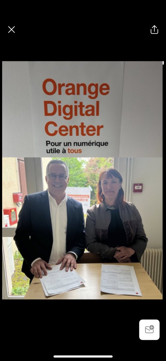 karimDinari's tweet photo. Très heureux de signer ce matin avec la présidente du centre social culturel et sportif (Club Ainés et Jeunesse) Grand-Font d’@angouleme, la charte pour l’organisation d’ateliers numériques du programme #OrangeDigitalCenter @OrangeNvAquit https://t.co/EZOldpoPJk