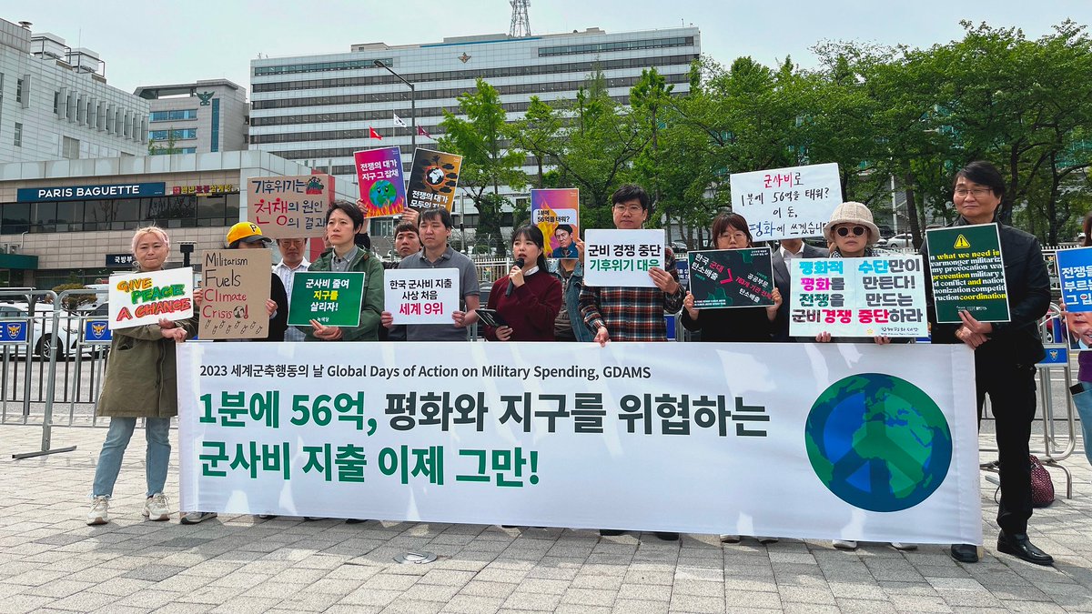 DemilitarizeDay's tweet photo. Just a glimpse into some #GDAMS actions in the last few days: NYC, Seoul and London.
And there's almost 2 more weeks to take action!
#WarCostsUsTheEarth https://t.co/Sigs9LQm1L