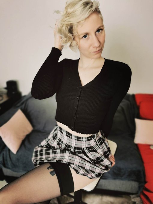 On est live ---> https://t.co/P6KBkbh9Nc https://t.co/XY5fLdMZP5<a href="/tag/lingerie"class="tags"><span>#lingerie</span></a><a href="/tag/corset"class="tags"><span>#corset</span></a><a href="/tag/nsfw"class="tags"><span>#nsfw</span></a><a href="/tag/chaturbate"class="tags"><span>#chaturbate</span></a><a href="/tag/adventca"class="tags"><span>#adventca</span></a>