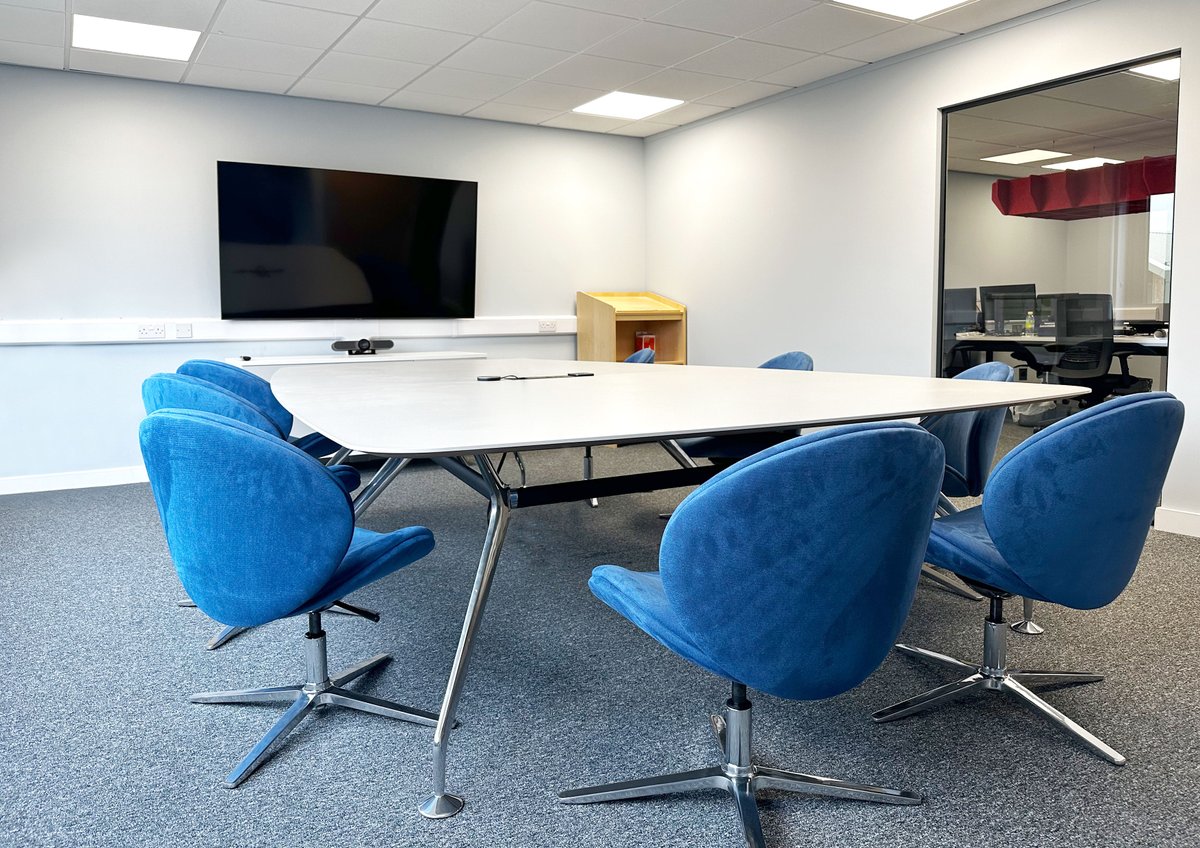 DaleOffices's tweet photo. We recently completed a space for our client in Doncaster where we specified the Orangebox Lano in its triangular vase style, which is perfect for this team's room space, ensuring everyone on the call is visible. 

#orangebox #officefurniture #officedesign  @Orangebox_LTD https://t.co/MZlCKG3pYi