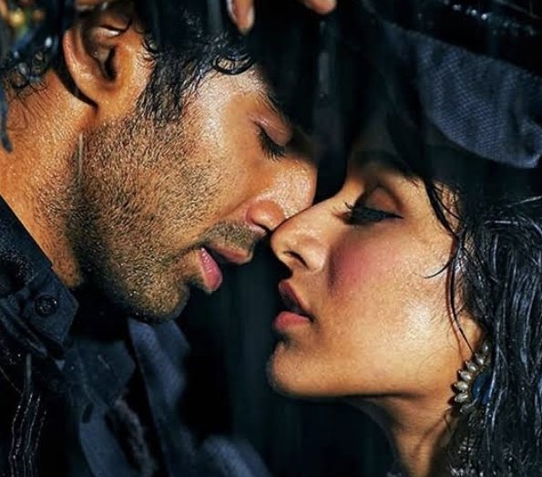 #10YearsOfAashiqui2 Thankuuuuuuu @mohit11481 @MaheshNBhatt Team #Aashiqui2 Cast,crew,Fans and All our well wishers for the love and your Aashiqui❤️
