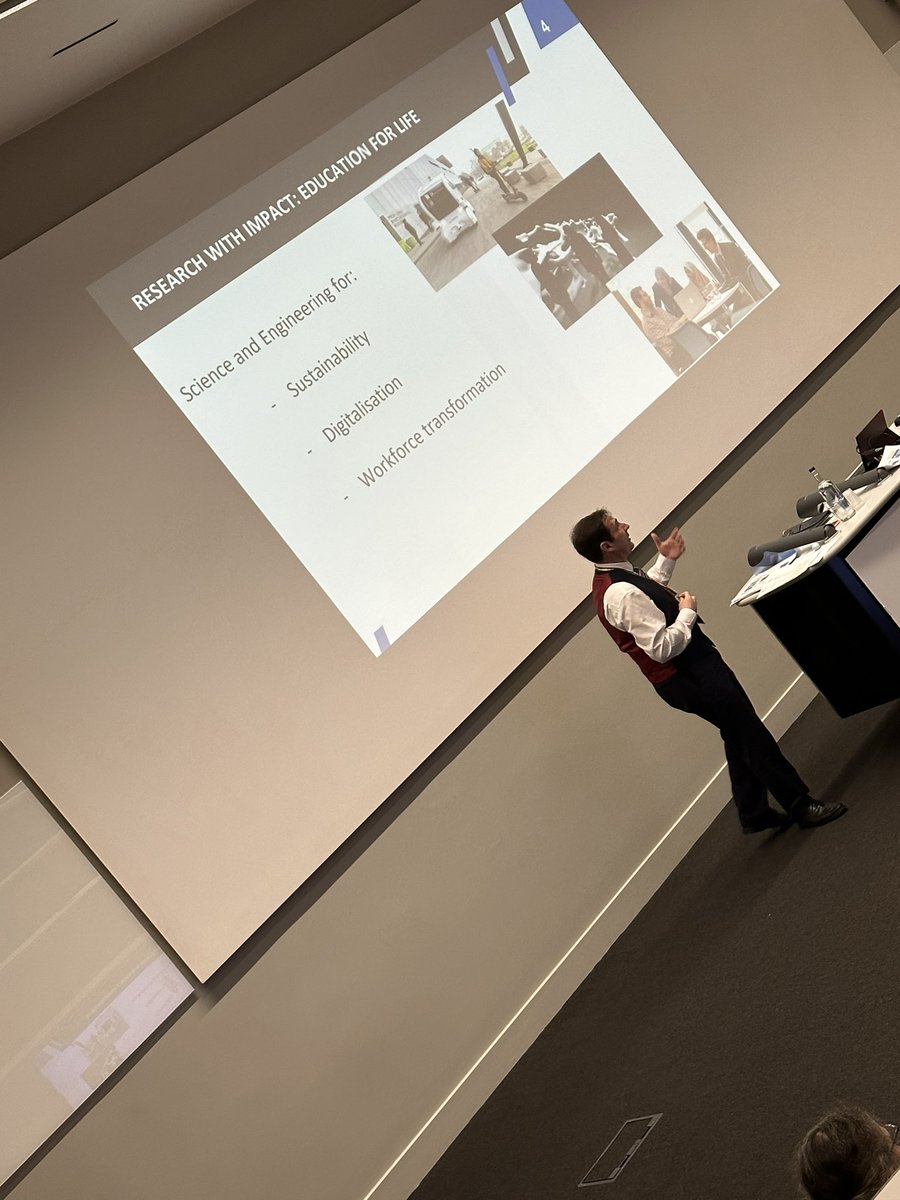 peacheyscience's tweet photo. Great campus tour of @uniofwarwick and lots of careers IAG @LyndonCareers for our Y9 learners Thanks @wmgwarwick @TarmacLtd @nationalgrid @@jaguarlandrover @RAEngNews @HVM_Catapult and many others #STEMeducation #getintoengineering @Summit_LT @LyndonSchool https://t.co/cC1DQMUeH9