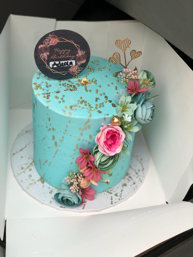 Riqueza_cakes's tweet photo. @mrmacaroni My name is omowunmi  and this is what I do for a living!
I bake yummy and affordable  cakes(*fondant;buttercream;whipped  cream) within Lagos!
I always  deliver! https://t.co/VxHvwFElbC