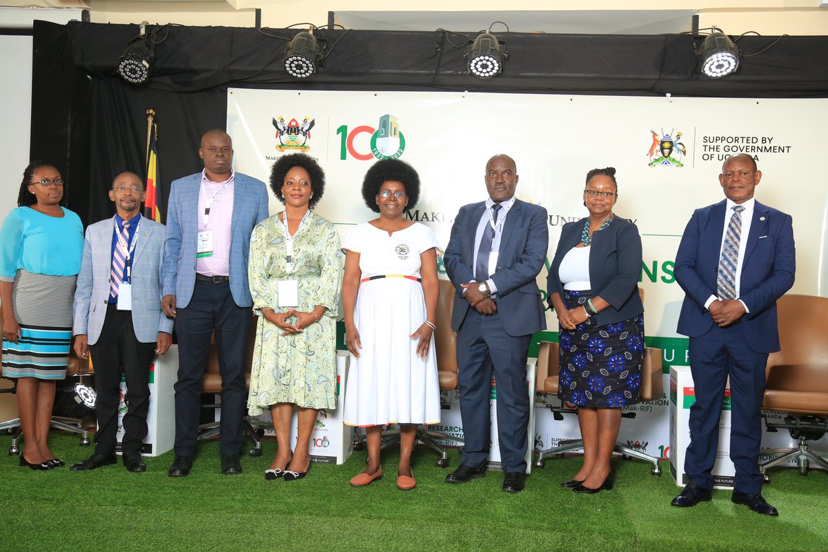 RIFMakerere's tweet photo. Group Photos:
1). Mak-RIF team , @Makerere VC.
2). All partipants from todayโs High Level Breakfast meeting to share the Achievements of Makerere University Research and Innovations Fund (MakRIF) . #MakResearch https://t.co/GWmbcDynxn