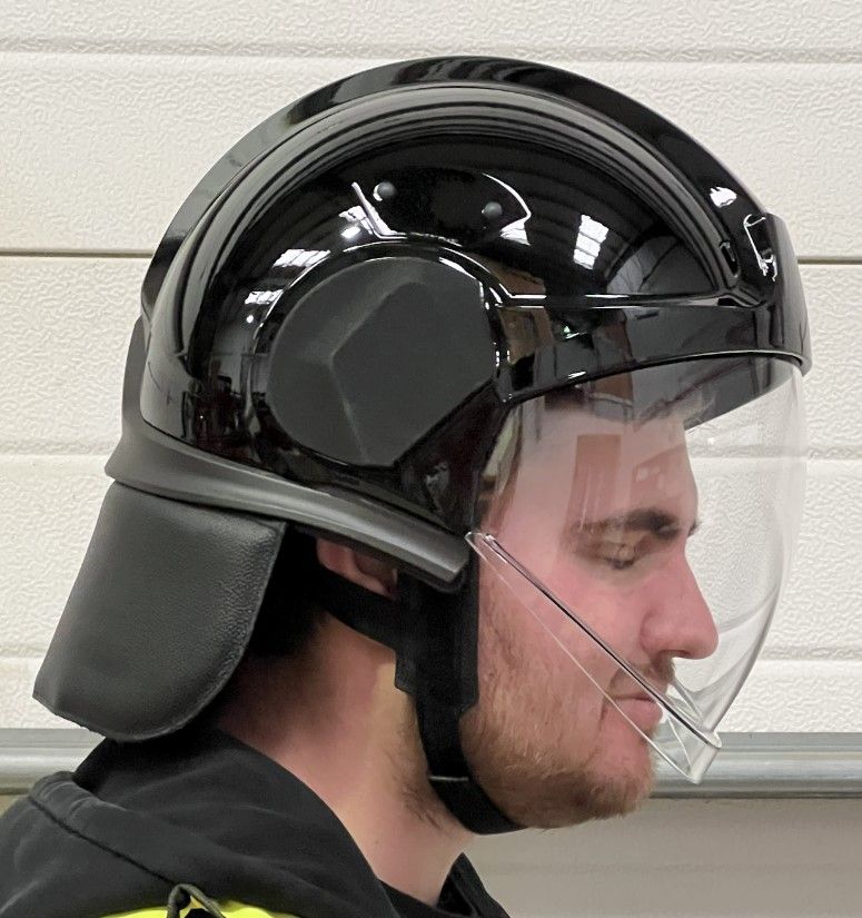 VimpexLtd's tweet photo. All @VimpexLtd Cash-In-Transit customers, take a look at our new enhanced CIT helmet, based on the latest #Fire Fighting #Helmet Standard. Now being supplied across the UK to protect staff.
Featuring full fire proof materials &amp; very high performance face guard to EN 14458. https://t.co/pHxRfMrHma