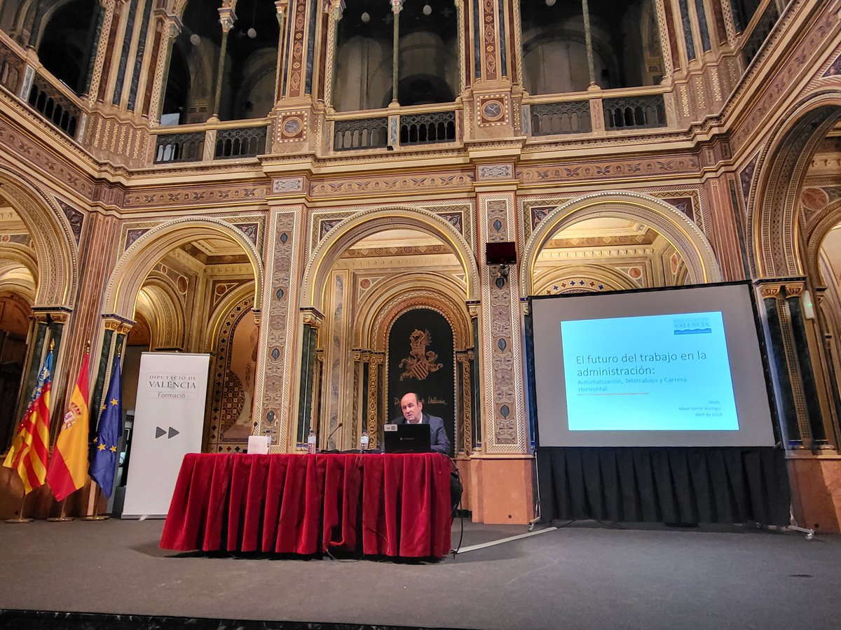 Genial la ponencia de  @GorritiMikel: "El futuro del trabajo en la Administración: carrera horizontal, automatización y teletrabajo". #DIVALDirectia