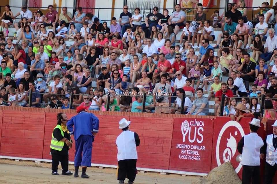 #Clariners del mundo,hoy es #miercoles hoy es día de #podcast taurino

⏰ Está tarde, 20:00 en la web, Spotify e Ivoox

👉🏻 Entrevista a <a href="/Danichuloparla/">Dani Calderón</a> de <a href="/diversion_ruedo/">Diversiones en el Ruedo y sus enanitos toreros</a>
👉🏻 <a href="/josueveragua/">josue moreno</a> nos trae la info de la Final del Alfarero de <a href="/Villasecatoros/">Villaseca dela Sagra</a>
👉🏻 Sevilla con <a href="/JHumanesXV/">Javier Humanes</a>