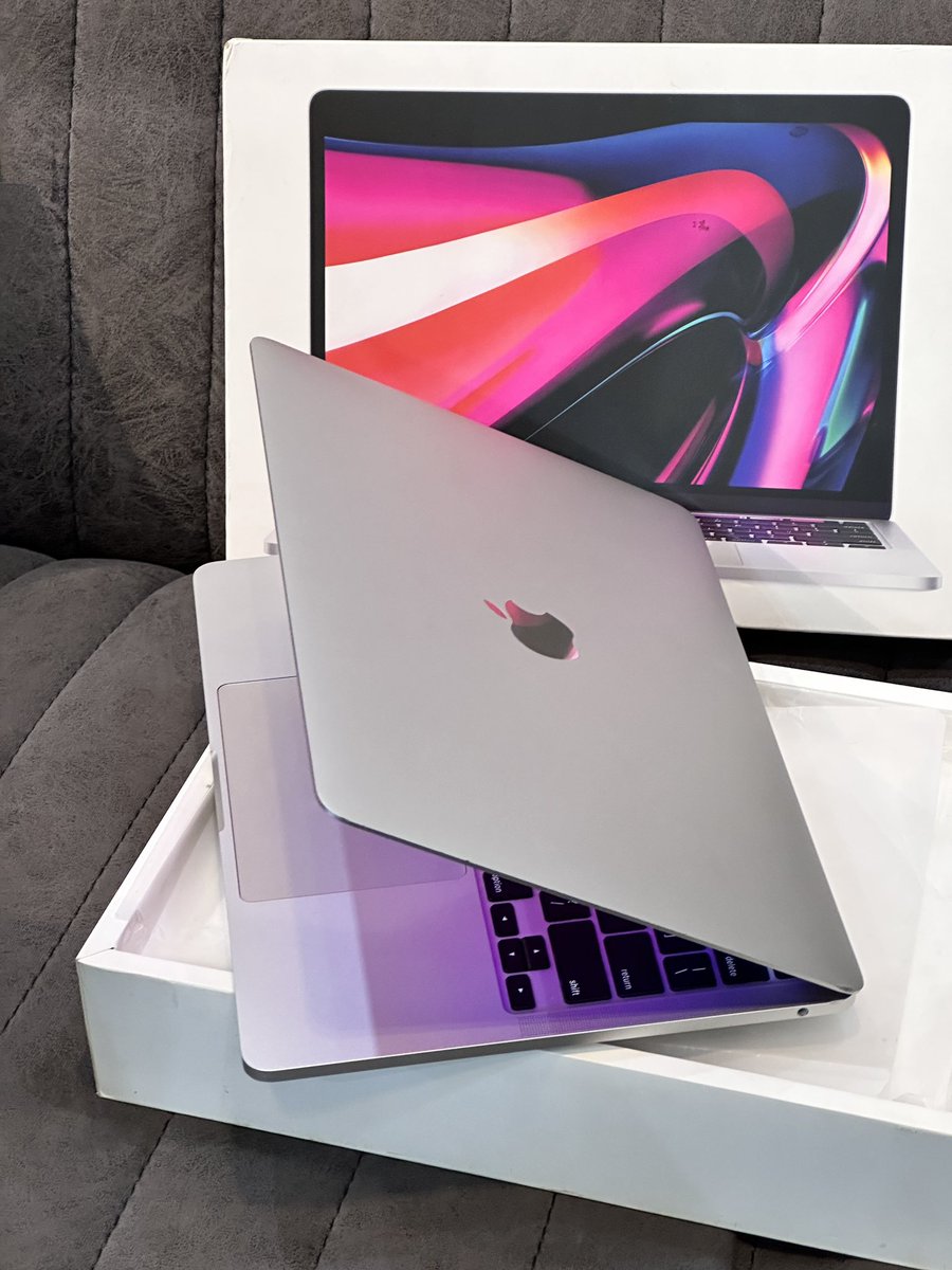 obenginetech's tweet photo. Open Box MacBook Pro 2022
M2 chip
13”
512GB SSD
8GB RAM
TouchID & TouchBar
8-core CPU 10-core GPU
MacOS Monterey
Price - 865k
#obengine #obenginetech #laptopsinikeja #macbook #macbookvendorinikeja #macbookvendorinlagos #macbookpro https://t.co/DovHVwkjze