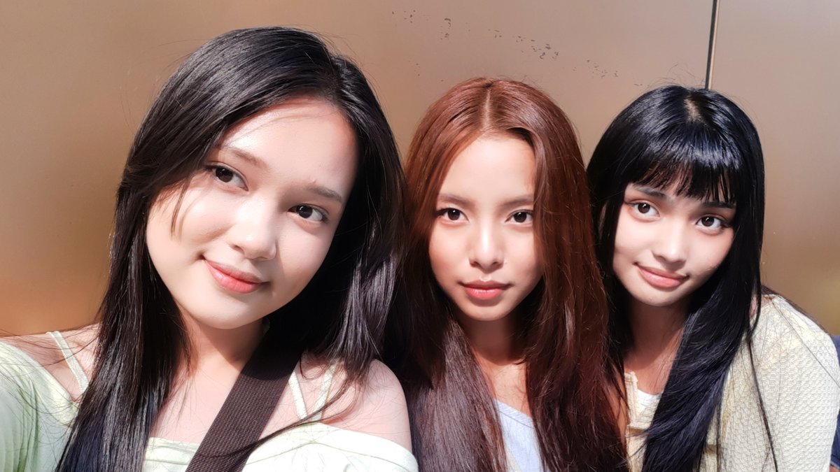 ygig_official's tweet photo. 🤳[WeGo Wednesday]

On the count of three, Hazelyn, Maeg, and Alexei are here 4 you! 🐰🦋🦁

We're back and we missed you! We hope to see you on Saturday at Festival Mall! Walk-ins are allowed so don't worry if you were not able to register. See you po! 💕

#WeGoWednesday
#YGIG https://t.co/iGKZLVodzT