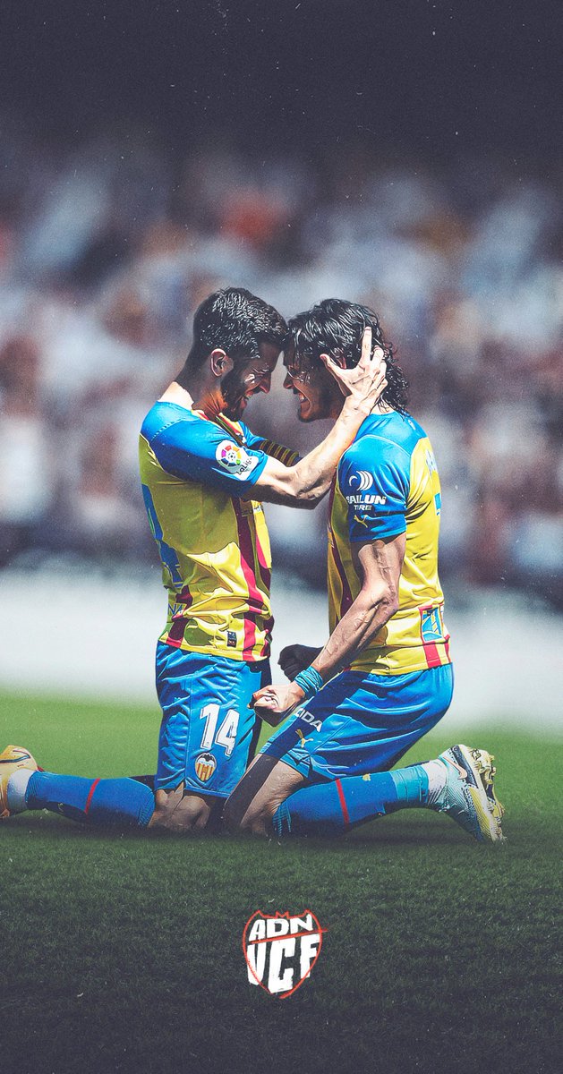 valenciacf's tweet photo. Aquí tenéis la imagen para wallpaper del móvil 🦇 https://t.co/VgE4dwaepd