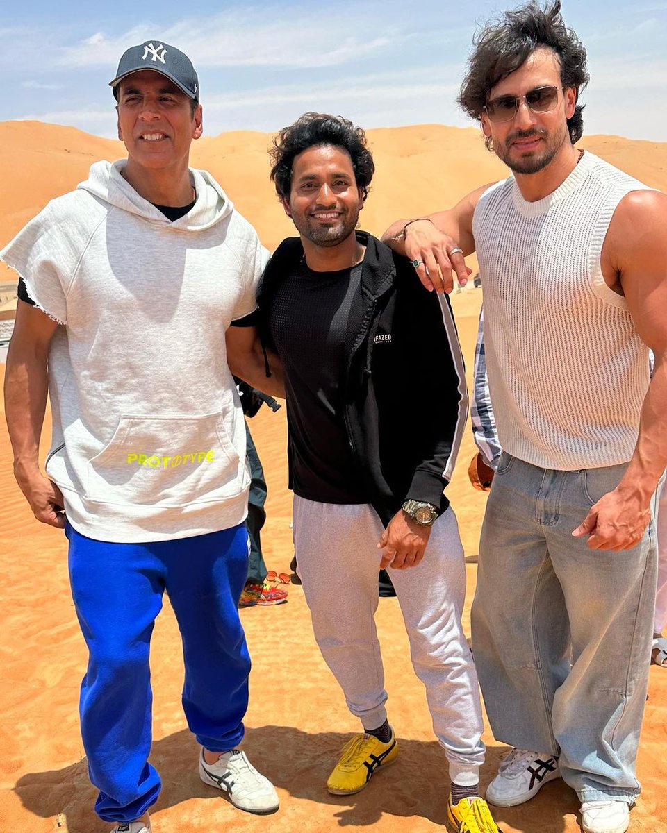 AKFansGroup's tweet photo. PHOTOS- #AkshayKumar𓃵 and #TigerShroff clicked on #BadeMiyanChhoteMiyan sets in Abu Dhabi recently. https://t.co/V05lpFQfgU