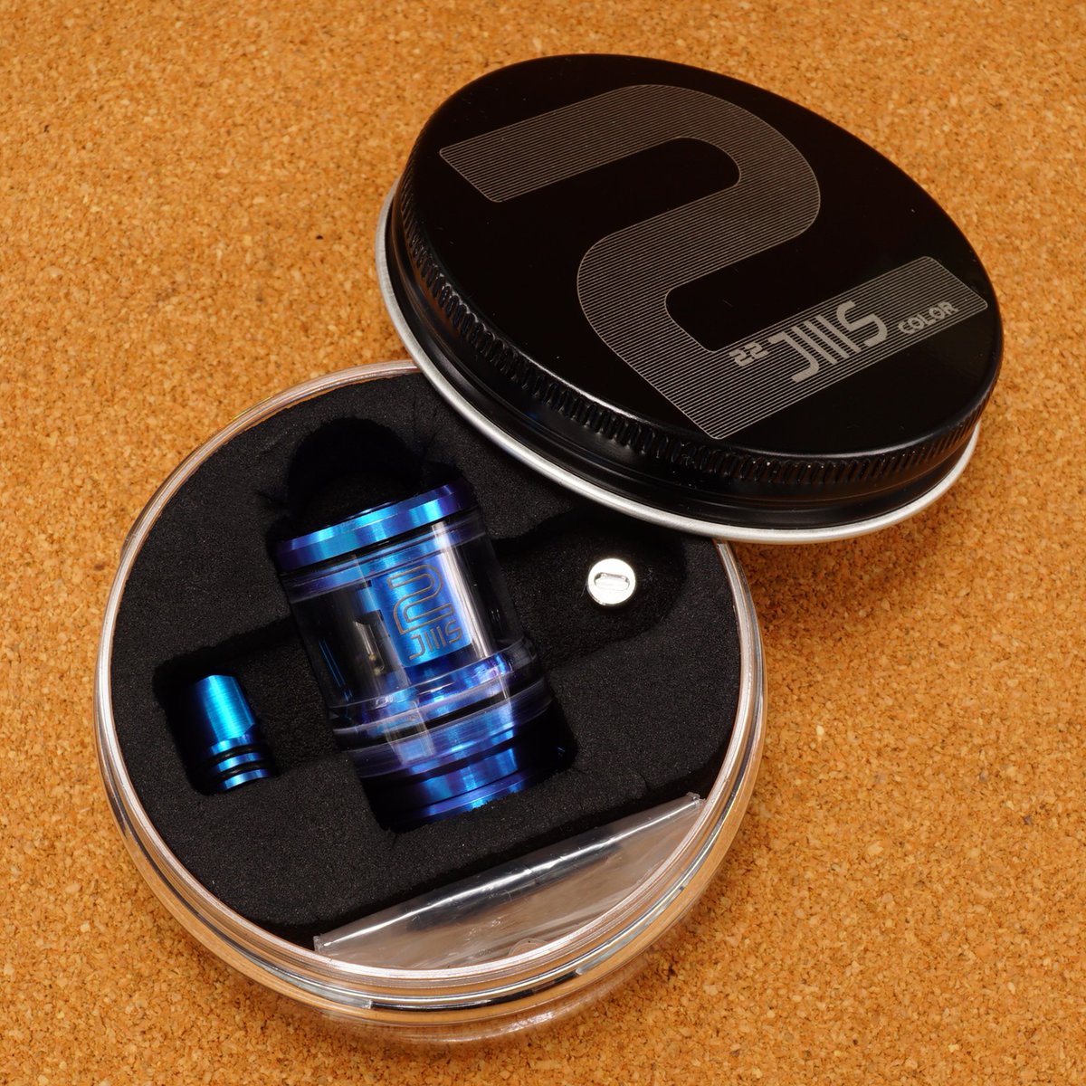 VAlphaline's tweet photo. Monarchy Vapes|J3S V2 Titanium Blue RTA 入荷。国内外で入手困難の逸品です。コンディションは使用感もほとんど気にならない極上程度ですので、是非この機会をお見逃し無く!💙💙💙DM大歓迎 #MonarchyVapes #Monarch #J3S #V2 #Ti #Blue #RTA #HighEnd #Vape #vape好きな人と繋がりたい #vape放出 https://t.co/0Mk5RCrKZA