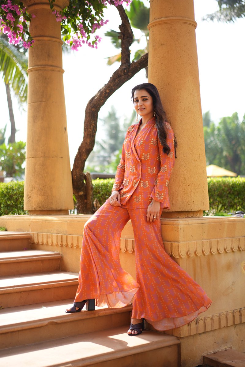 igtamil's tweet photo. Adorable @trishtrashers ❤️‍🔥

#Trisha #Kundavai #PonniyinSelvan #PS2 #Indiaglitz 

For more images  https://t.co/hmoZcC1W5j https://t.co/TfPd2A0zqh