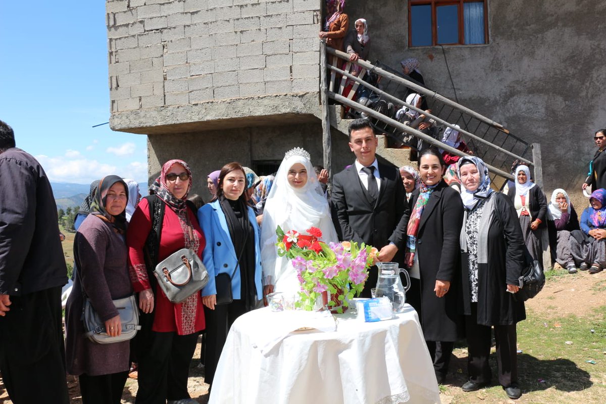 AyselYakar11's tweet photo. Adana Milletvekilimiz sayın @ahmet_zenbilci ve milletvekili adayımız sayın @mehmetkurtaran1 , ilçe başkanımız sayın @ademuyank ve teskilat Üyesi arkadaşlarımızla Aksaağaç Mahallesi'nde vatandaşlarla buluşmamız .
#milletdevletelele
@omerr.celik @ayse.kesir @mehmetay01 @sevilcan001 https://t.co/nP7dlqRKqb