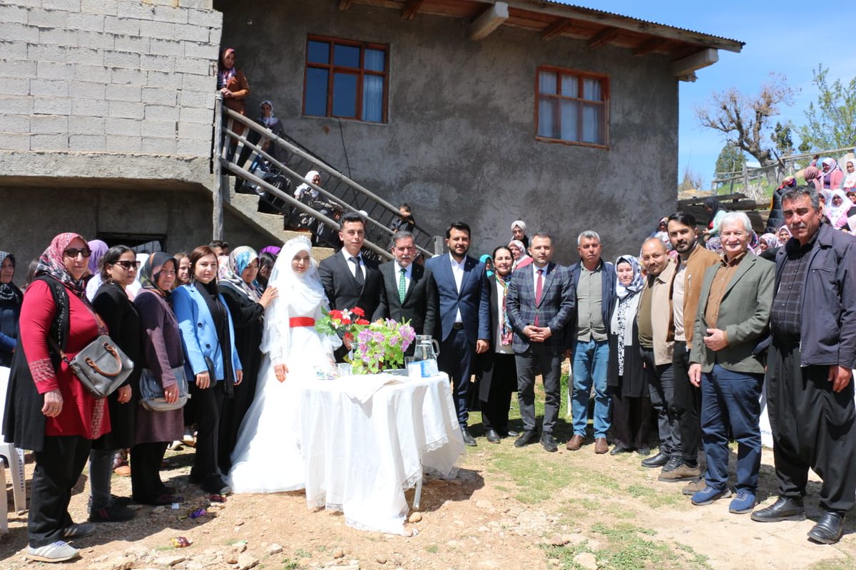 AyselYakar11's tweet photo. Adana Milletvekilimiz sayın @ahmet_zenbilci ve milletvekili adayımız sayın @mehmetkurtaran1 , ilçe başkanımız sayın @ademuyank ve teskilat Üyesi arkadaşlarımızla Aksaağaç Mahallesi'nde vatandaşlarla buluşmamız .
#milletdevletelele
@omerr.celik @ayse.kesir @mehmetay01 @sevilcan001 https://t.co/nP7dlqRKqb