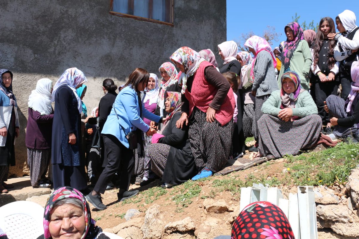AyselYakar11's tweet photo. Adana Milletvekilimiz sayın @ahmet_zenbilci ve milletvekili adayımız sayın @mehmetkurtaran1 , ilçe başkanımız sayın @ademuyank ve teskilat Üyesi arkadaşlarımızla Aksaağaç Mahallesi'nde vatandaşlarla buluşmamız .
#milletdevletelele
@omerr.celik @ayse.kesir @mehmetay01 @sevilcan001 https://t.co/nP7dlqRKqb