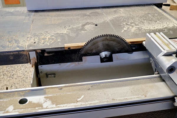 Unions, along with medical professionals and health and safety experts, have amplified their call for a full ban on all engineered stone products that contain deadly silica in latest submissions to Safe Work Australia. is.gd/5iJ6e4