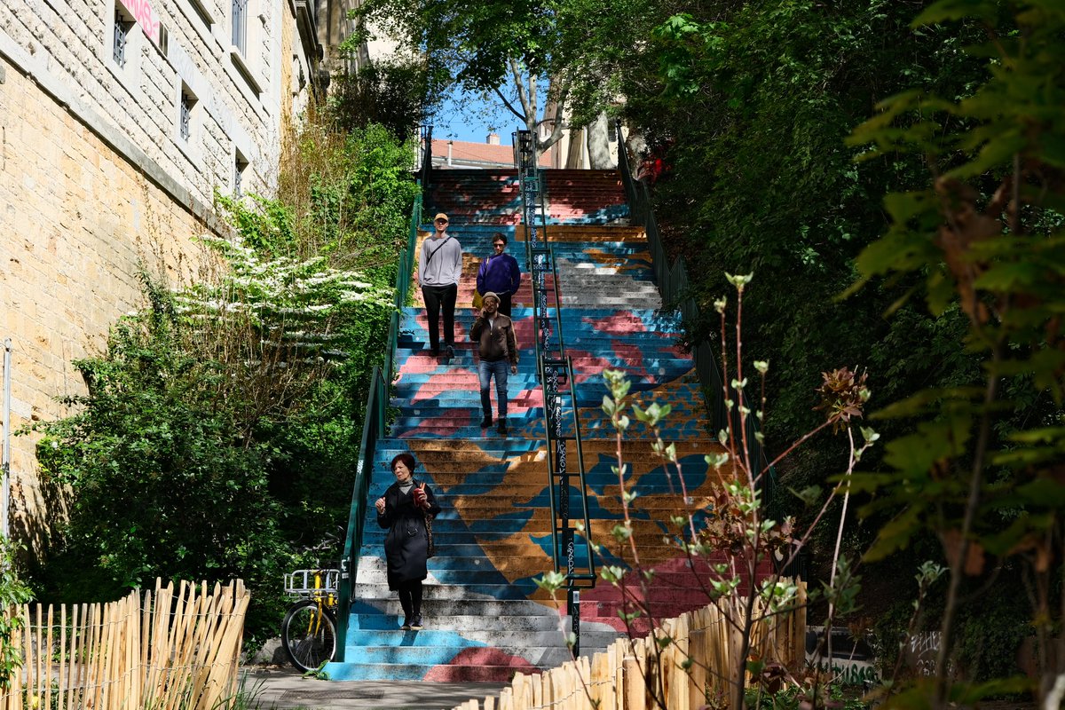 Avec un budget de 141 M d’euros, la Ville de #Lyon lançait il y a un an un plan nature sans précédent.

Végétaliser notre espace public, réaménager le chemin de l’école, repenser nos squares et nos jardins… Ces grands projets replacent la nature au cœur de notre projet urbain.👇