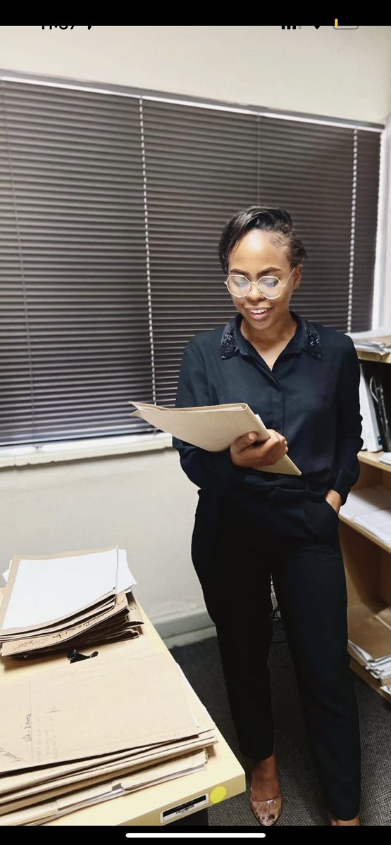 LungaAkaSibu's tweet image. At work      Vs.      On the weekend