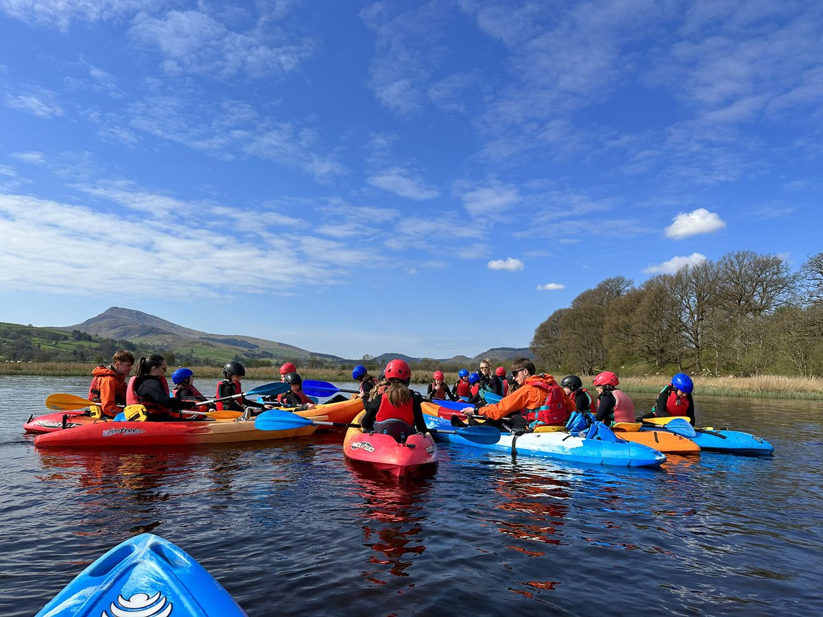 ysgolbroallta's tweet image. Bore da! Pawb wedi cysgu, bwyta brecwast a nawr bore bwrdd padlo a chaiacio. Lwcus iawn i weld awyrennau RAF 🚣🏻‍♀️ Good morning! Everyone has slept well, had breakfast and now a morning of paddle boarding and kayaking. Very lucky to see some RAF planes ✈️ #blwyddyn6 #pwllglo