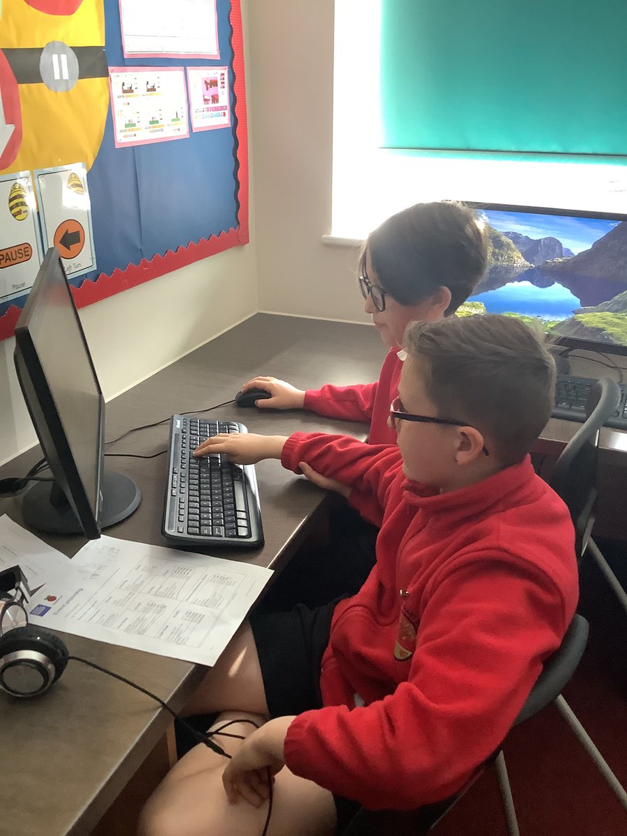 HollyfastSchool's tweet image. Party planning using excel for 6M today! Have we budgeted correctly? Will we have enough food and drinks? #computerexperts #aimhigh #partyplanning