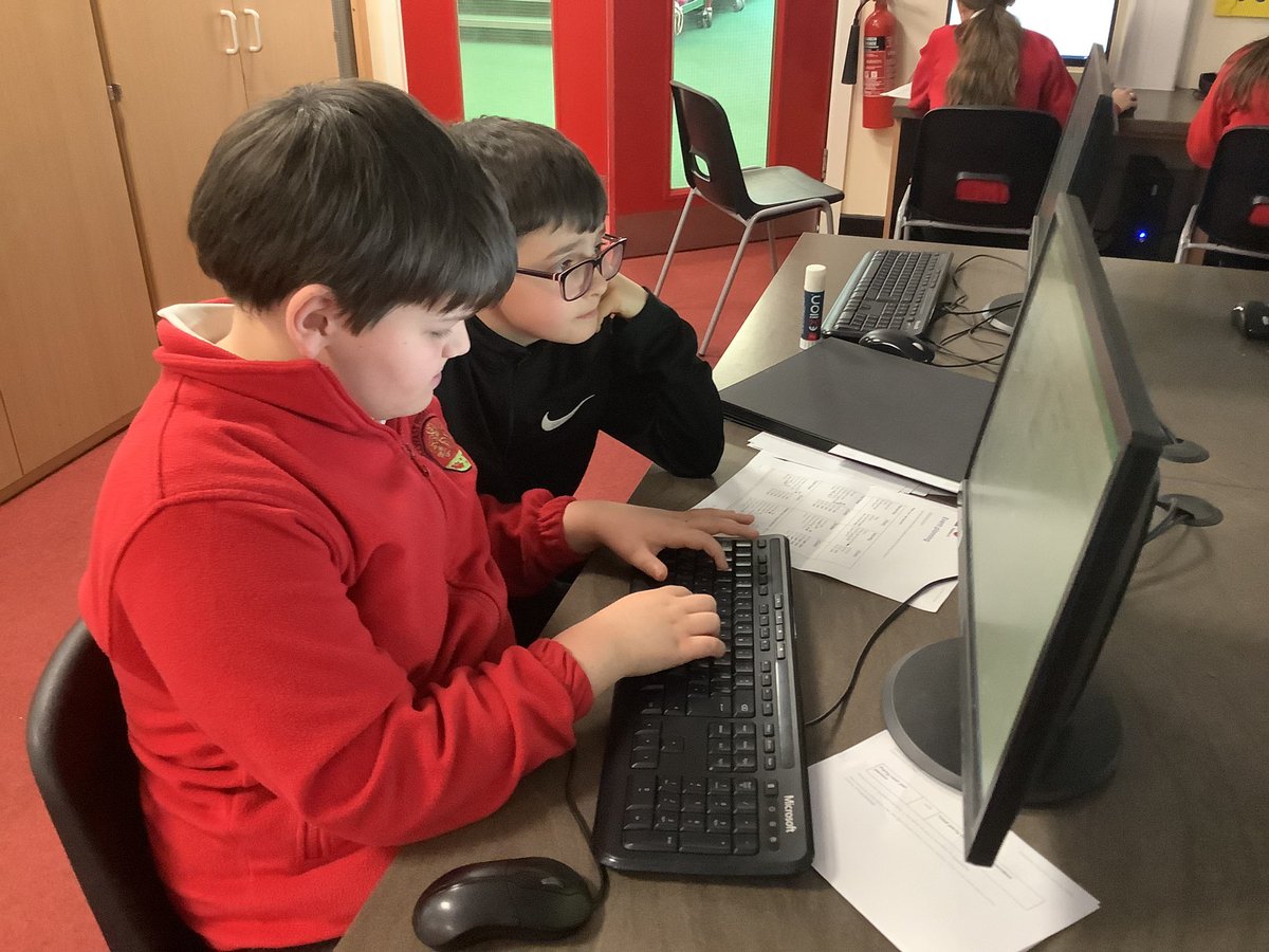 HollyfastSchool's tweet image. Party planning using excel for 6M today! Have we budgeted correctly? Will we have enough food and drinks? #computerexperts #aimhigh #partyplanning