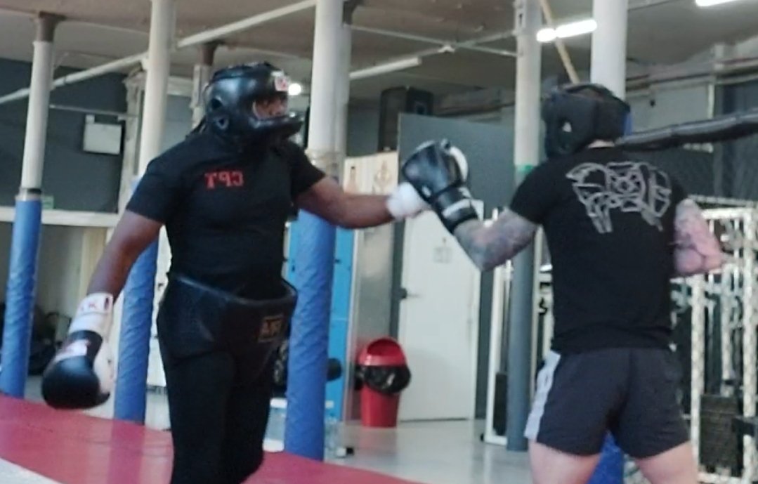 martin_gooden's tweet image. Got a Boxer up from London all ahead of his fight in London first Saturday in May.
He has to train, twice per day, one physical in the early morning, and a S &amp;amp; C schedule that he has to follow and be accountable in the evening, and a nutritional plan to follow: 
#goodfun #fight