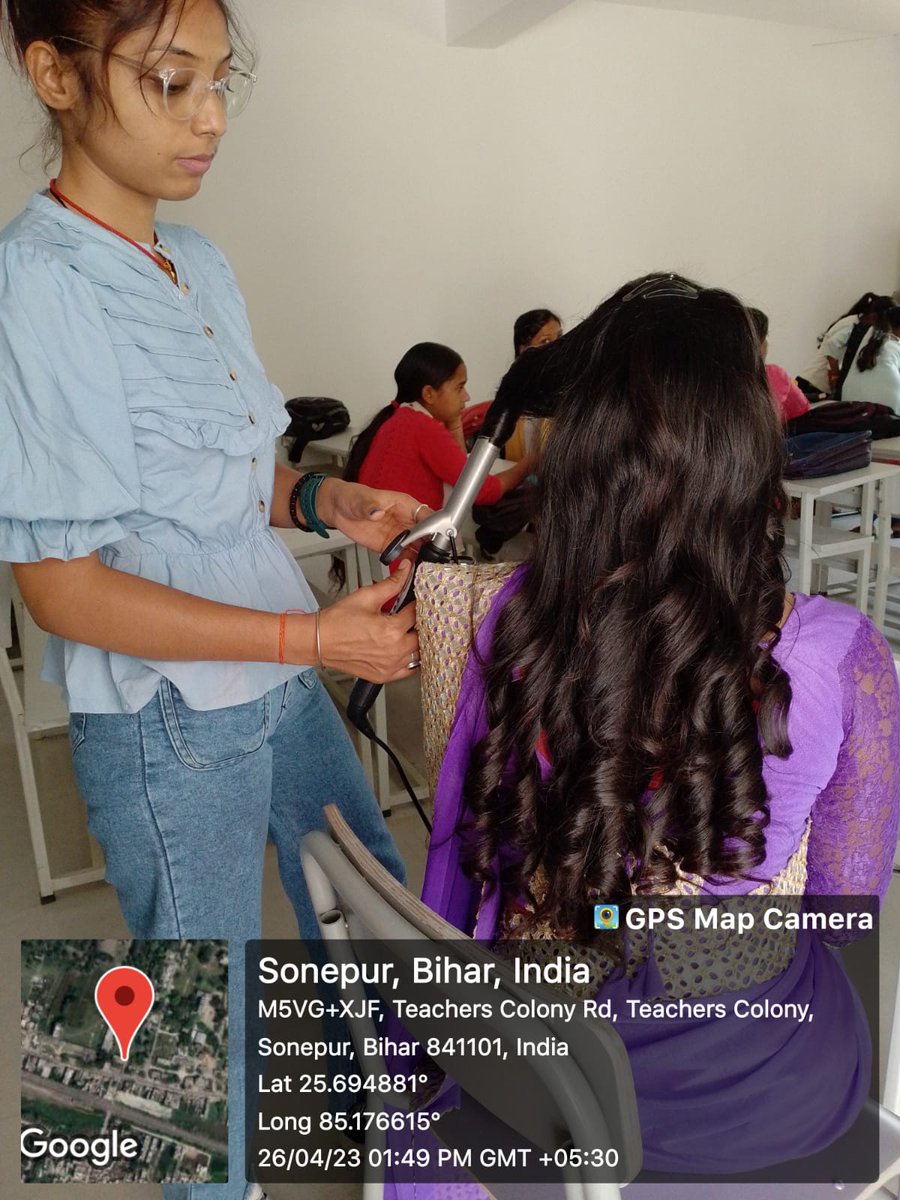 Jan Shikshan Sansthan, Sonepur, Saran, State Bihar
PMKVY 4.0 SHI beneficiaries of Assistant Hair Dresser &Stylist 
 Date 26.04.2023
@Skill_India
@MSDESkillIndia
@skill_india_official
#Skill4All
#SkillIndiaOfficial