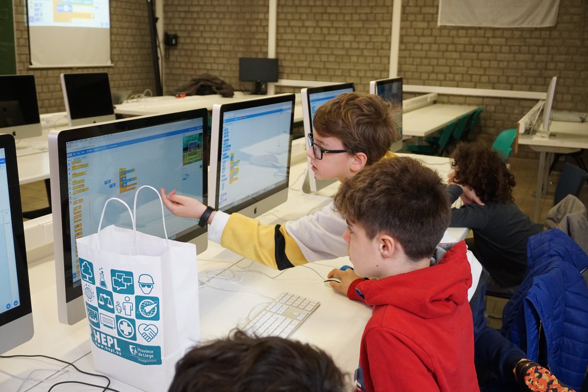 🚨DEVOXX4KIDS

Le samedi 22, se déroulait le Devoxx4Kids Liège ! Un évènement possible grâce à la <a href="/HEPL_be/">HEPL - Haute Ecole de la Province de Liège</a> et à tous les bénévoles présents sur place, un grand merci ! ✨

Nous espérons vous revoir encore plus nombreux l’année prochaine ! 🤩

#it #devoxx #devoxx4kids #agile #kids
